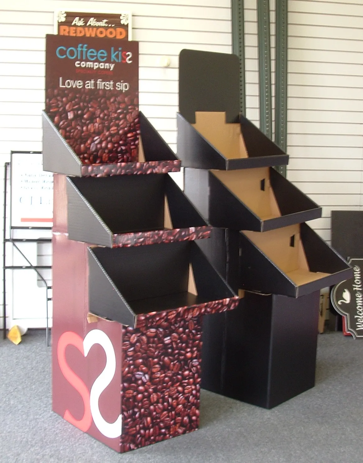 Displays POP Coffee Kiss.jpg